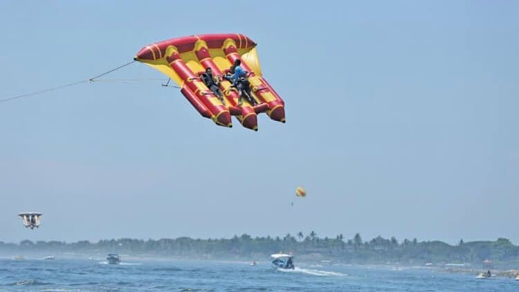 斯里兰卡本托塔河飞鱼飞上天空的退出运动