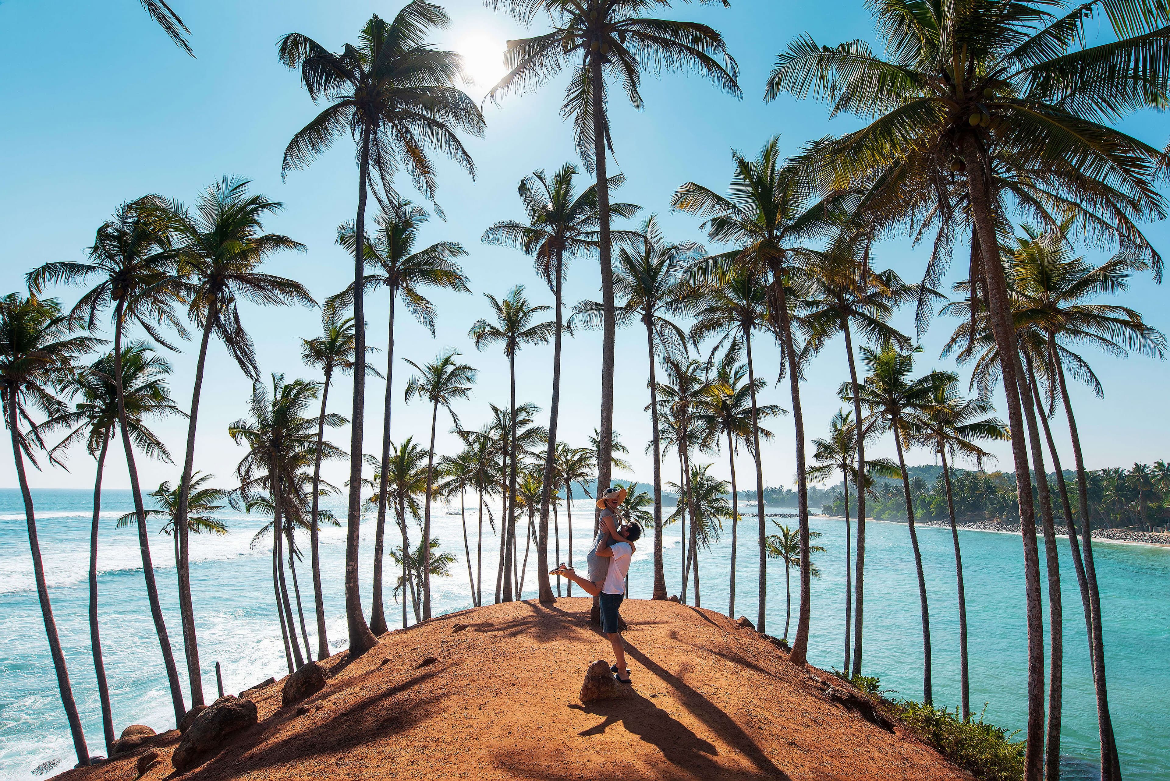 Blick auf den berühmten Kokospalmenhügel in Mirissa Sri Lanka