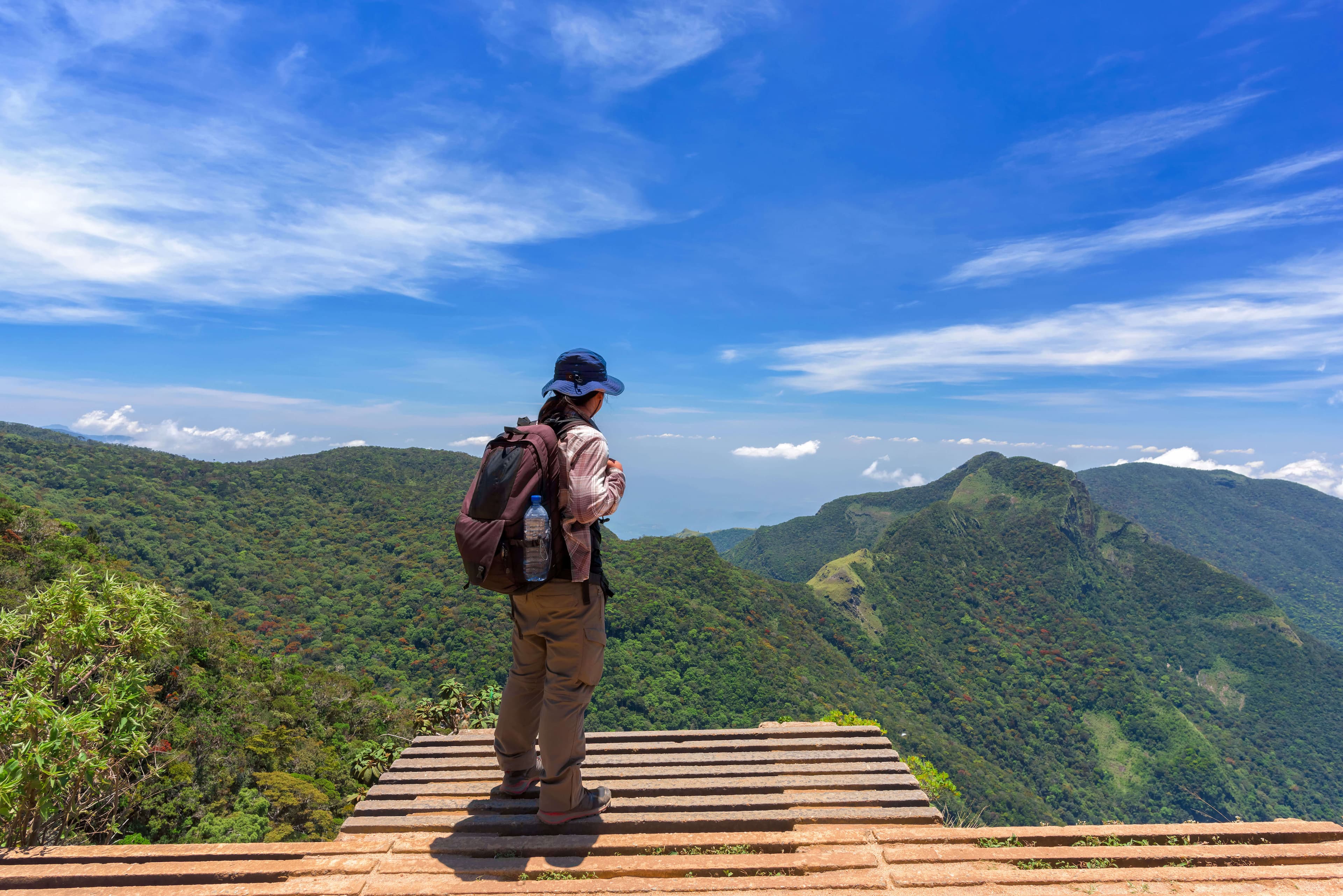 Ein Tourist erkundet das Ende der Welt Nuwara Eliya Sri Lanka