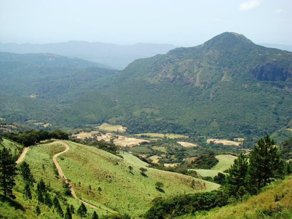 Ein Bild malerischer Landschaften in Knuckles Mountain – Riverstone „Rakhinda“ Sri Lanka