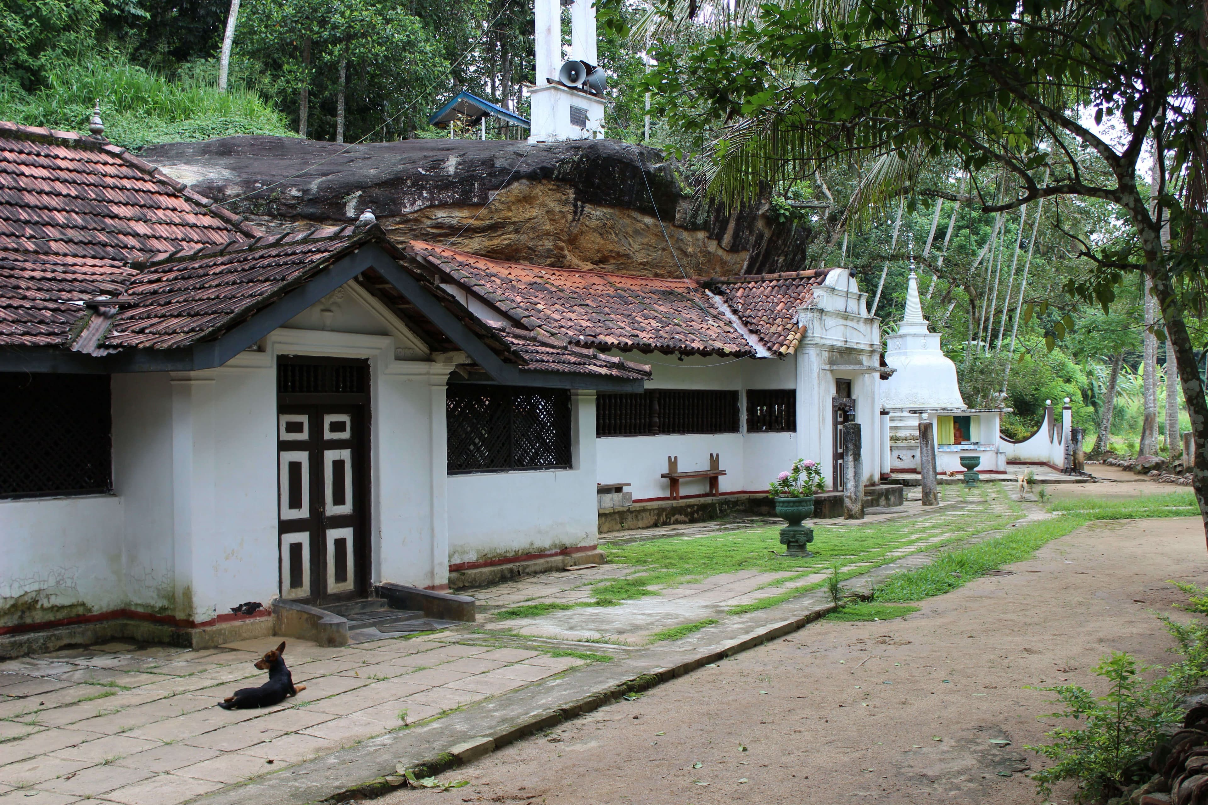 Ein Foto des lokalen historischen Tempels in Balana Sri Lanka