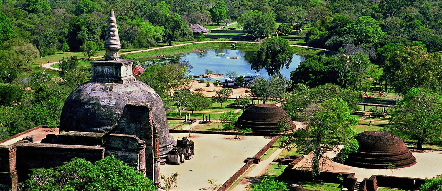 Antikes Tempelgebiet in der Ruinenstadt Polonnaruwa, Sri Lanka.