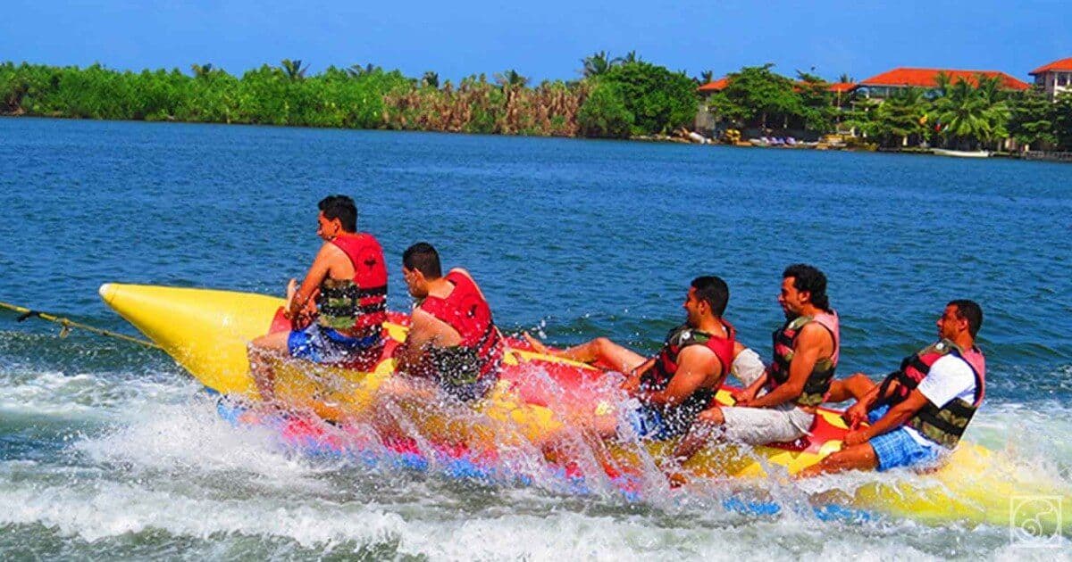 A movement of enjoining fast banana boat riding