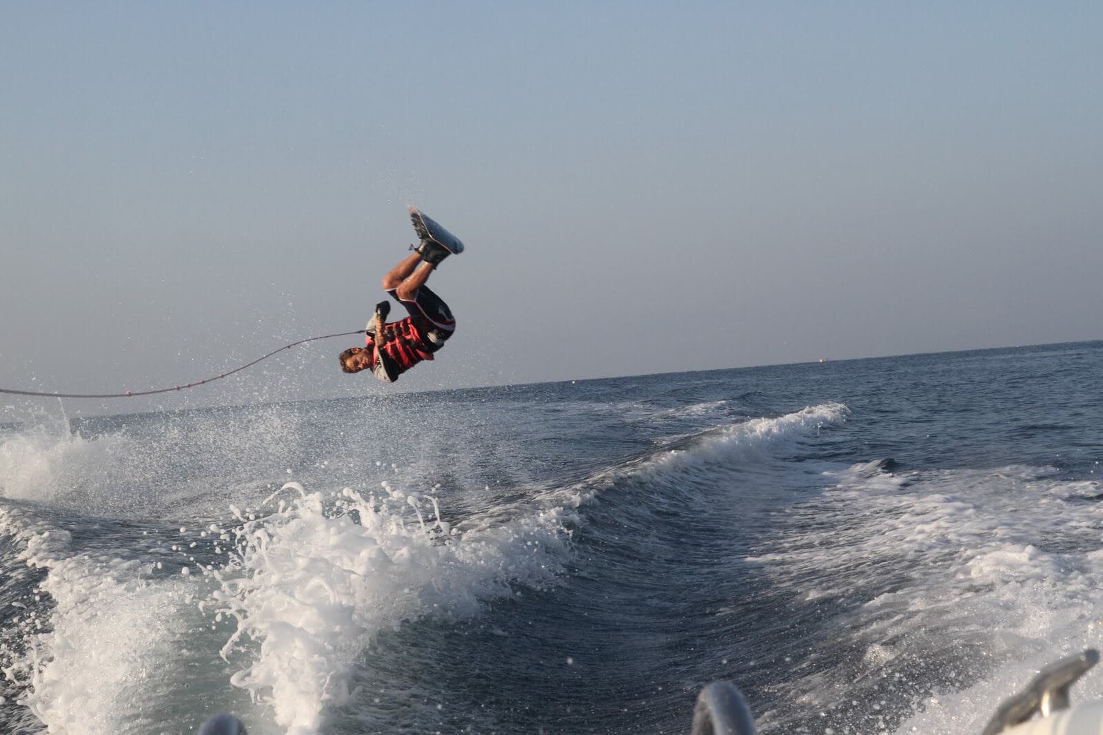 A man acrobatic marvelously while water skiing 