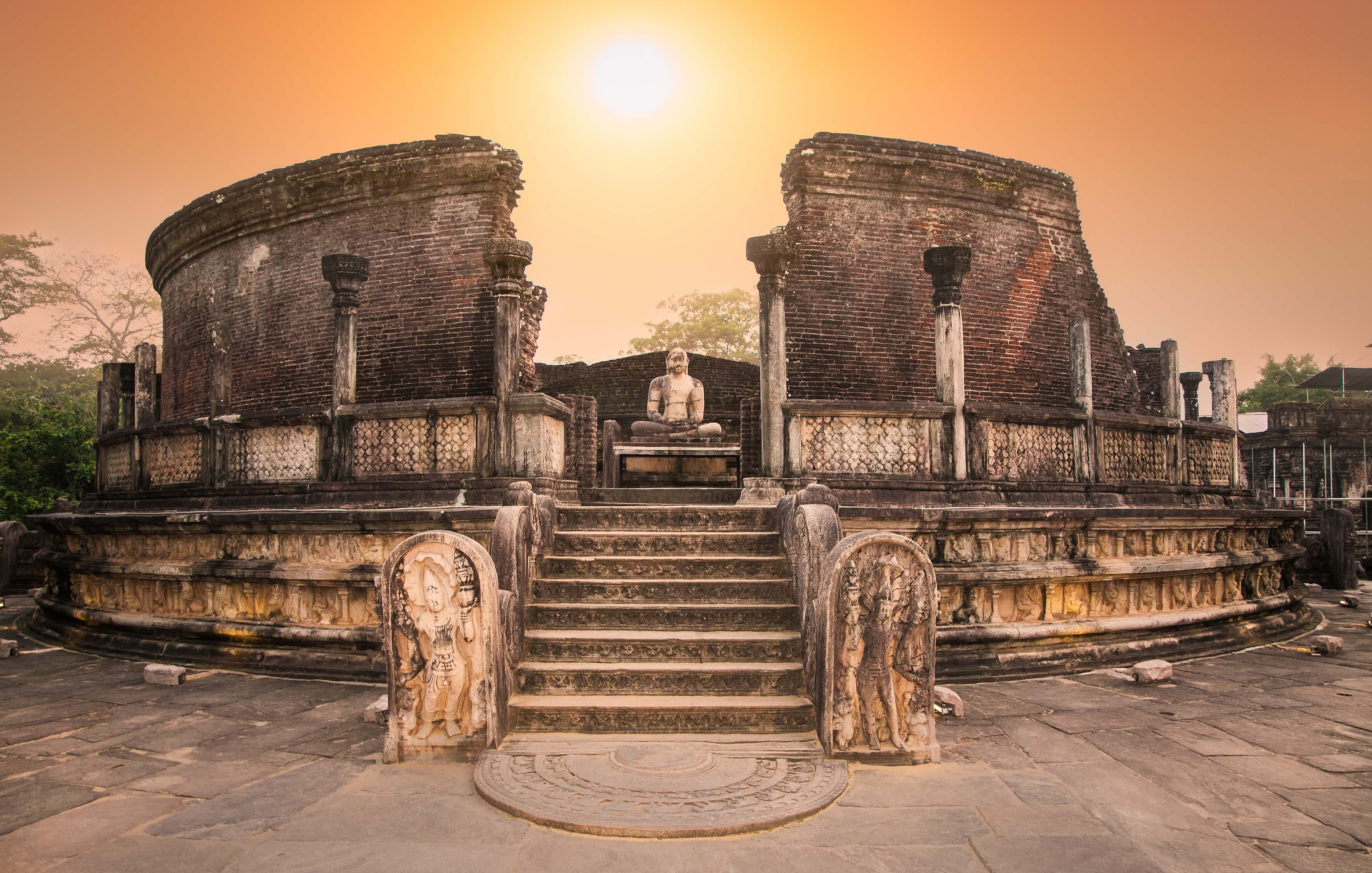 Древнее сооружение Ватадагея Полоннарува, Шри-Ланка.