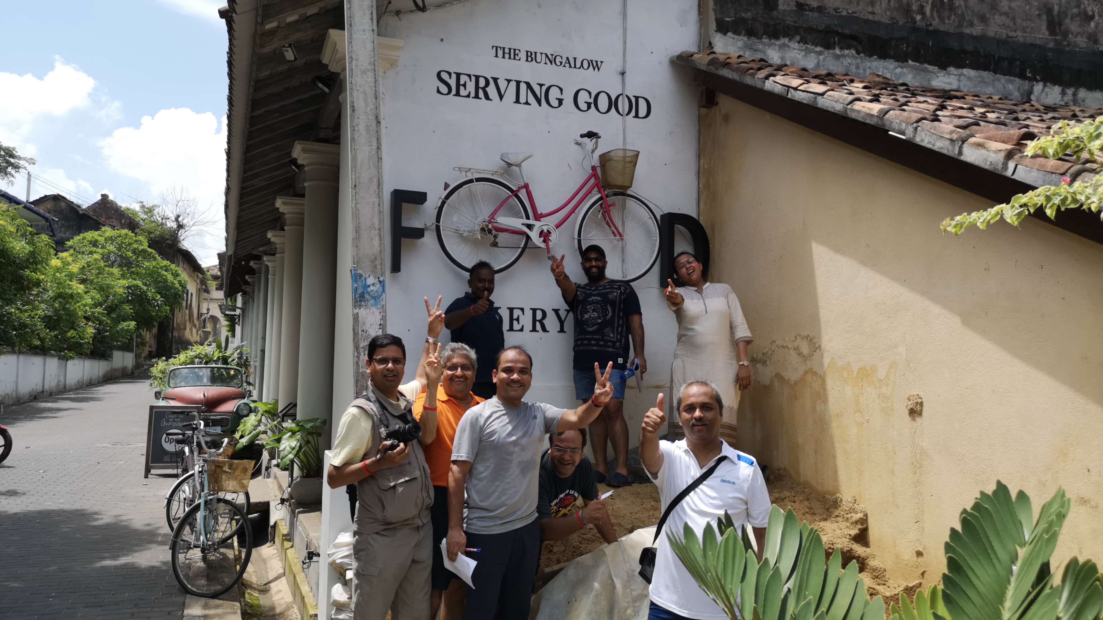 Una visita al bungalow Sri Lanka "Sirviendo buena comida".